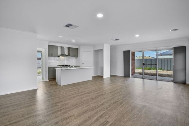 GREAT FAMILY HOME ! - Photo 1