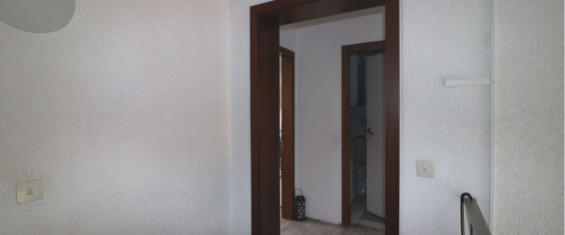 * NEST FÜR SINGLES MIT GARTENNUTZUNG! 2 ZI-DG Whg. in St. Tönis, Krefelder Str. * - Photo 1