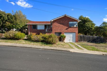 35 Henley Street Lindisfarne TAS 7015 Australia - Photo 3