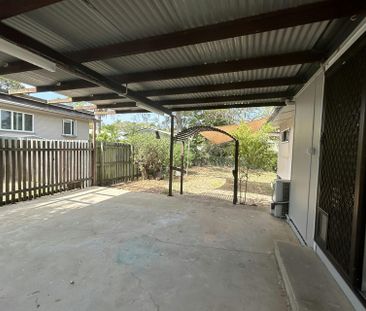 CHARMING HOME FOR RENT IN BARNEY POINT WITH 5KW SOLAR AVAILABLE NOW! - Photo 3