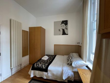 Flat 216 Fulham Palace Road, Fulham W6 9HH - Photo 2