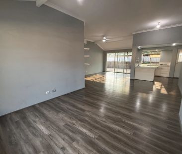 Coastal Comfort and Convenience - Your Secret Harbour Retreat Awaits - Photo 2