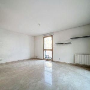 Lyon 8ème : Agréable T2 avec garage - Photo 3