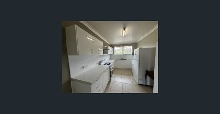 Gippsland Street 3 bedroom unit on 12 month lease. - Photo 4