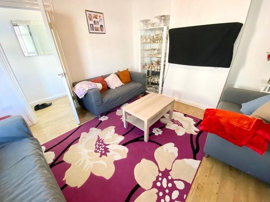 1 bedroom in a house share to rent - Photo 1