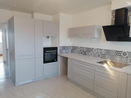 LE MANS SUD T3 2 CHAMBRES CUSINE EQUIPEE SALLE DE DOUCHE CHAUFFAGE ET EAU CHAUDE COLLECTIF BOX CAVE - Photo 3