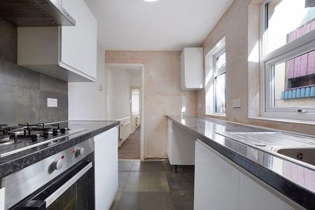 3 bedroom terraced house to rent - Photo 5