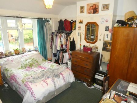 4 bedroom semi-detached house to rent - Photo 3