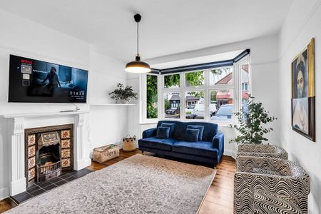 5 Bed Terraced House, Aylward Road, SW20 - Photo 3