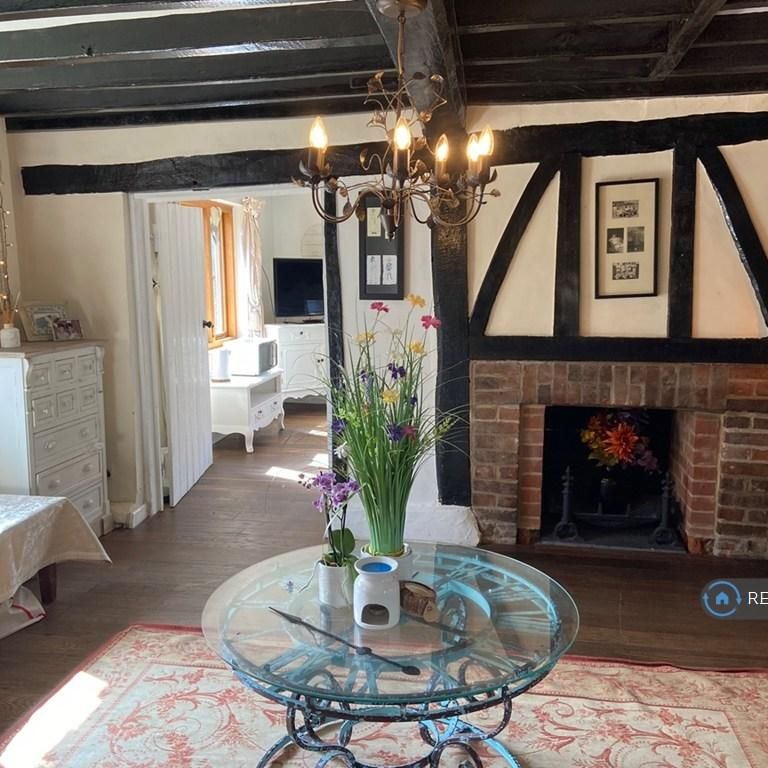 1 bedroom in a house share to rent - Photo 1