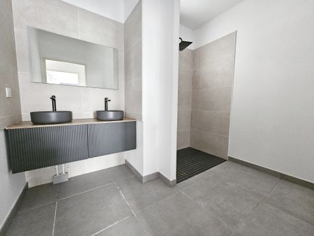 Location Appartement 3 pièces 62m² ST PIERRE 97410 - Photo 2