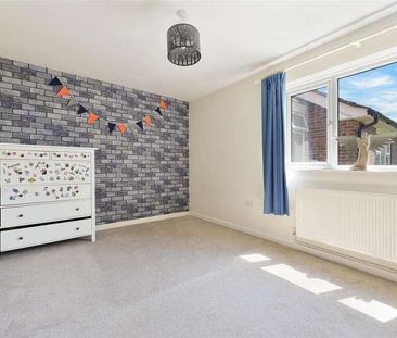 Courtlands Crescent, Banstead, SM7 - Photo 2