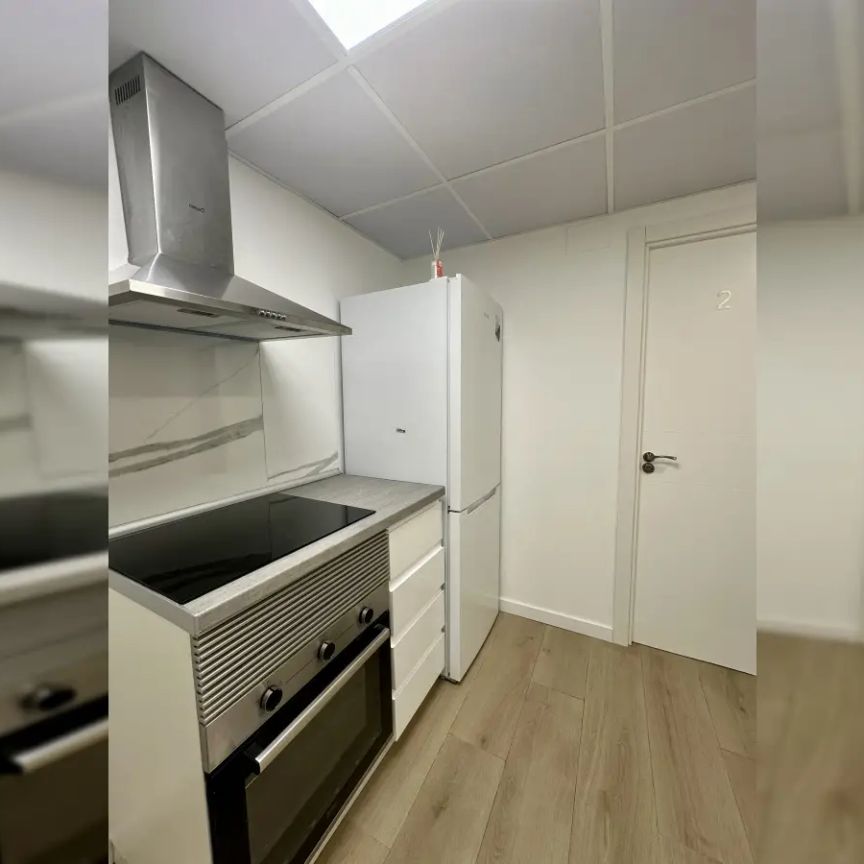 Room in a shared 4-bedroom apartment for rent in La Torrassa, all bills included. - Photo 1