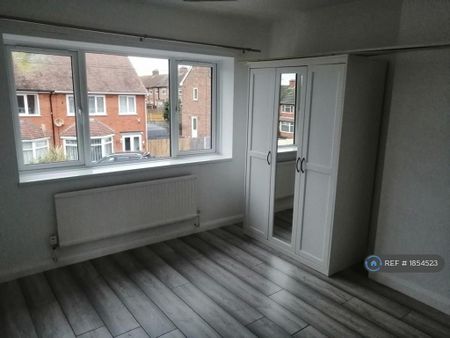 3 bedroom semi-detached house to rent - Photo 3