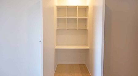 Modern Comfort and Practical Living - Photo 2