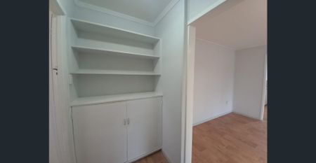 Private & Peaceful Living in the Heart of East Brisbane - Photo 2