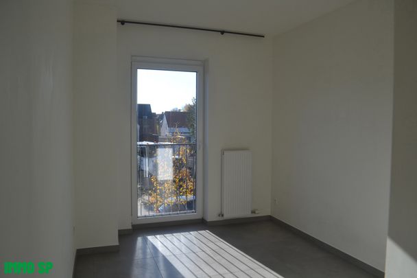 Centraal gelegen recent, lichtrijk appartement met 2 slaapkamers - Photo 1