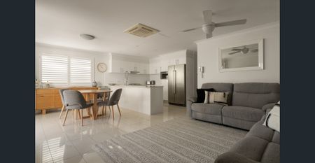 REFINED LIVING IN HAMILTON'S MOST COVETED LOCALE - Photo 2