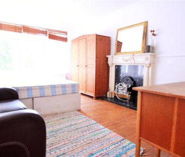 4 bedroom terraced house to rent - Photo 2