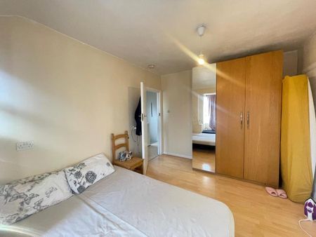 4 bedroom terraced house to rent - Photo 2