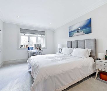 A very spacious and high specification apartment with private balco... - Photo 6