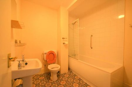 2 bedroom flat to rent - Photo 5