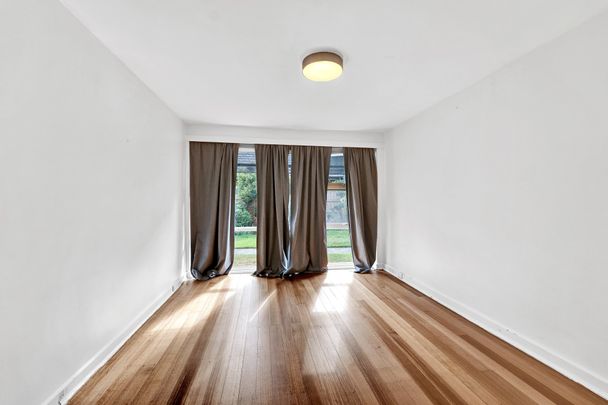 Bright, North-Facing Apartment in Prahran - Photo 1