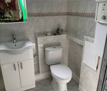 3 Bed Terraced House, Sutton Court Road, E13 - Photo 4
