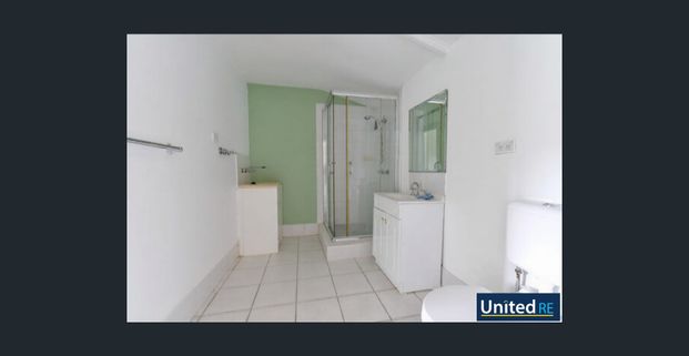 One Bedroom Granny Flat with Water Usage Included - Close to all Amenities - Photo 1