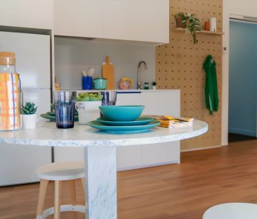 2 Bed Apartment-Double Bed with Corner Racecourse Views - Photo 4