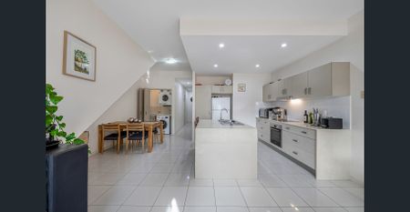 Coastal Hideaway - Walk to Beach & Park - Photo 5