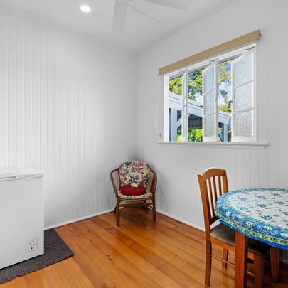 Unfurnished Timeless Queenslander in a great location! - Photo 1