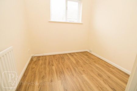 3 bedroom end of terrace house to rent - Photo 4