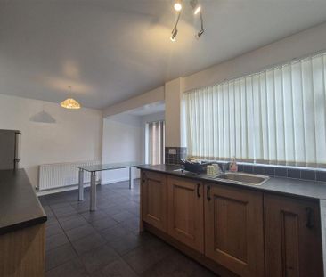 4 bedroom semi-detached house to rent - Photo 6