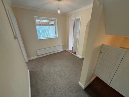3 bedroom semi-detached house to rent - Photo 4