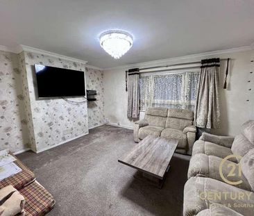 Stonegrove Gardens, HA8 - Photo 1