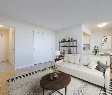 Upper Canada Court, East | 160 Erskine Avenue, Toronto - Photo 1
