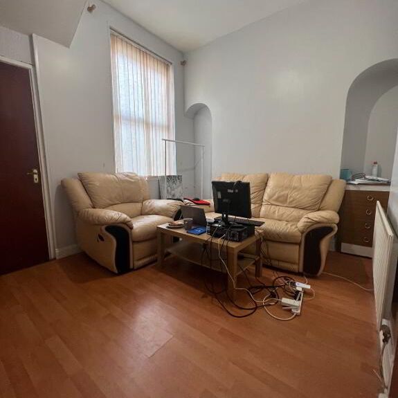 Unit 1, 35 Cromwell Road, Belfast, BT7 1JW - Photo 1