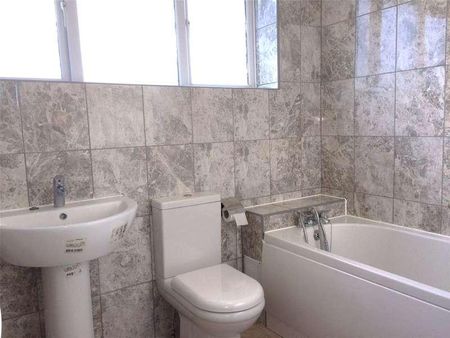 Kennet Close, Riverdene, Basingstoke, Hampshire, RG21 - Photo 4