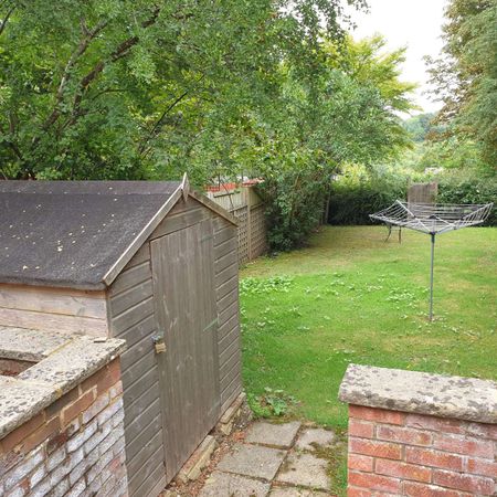 🌄Unbeatable Views From The Garden And Bedrooms, In Highly Sought After Residential Area! Benefiting From Links To M40 Close By🌄 Room 5 - Photo 4