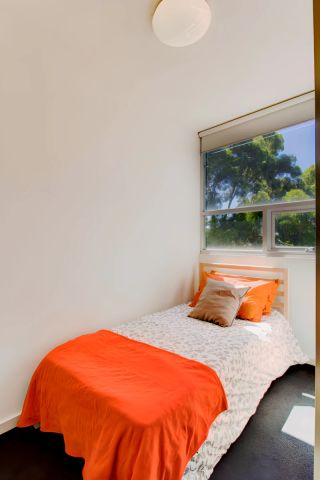 Large 1 Bedroom with Balcony - Photo 4