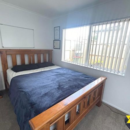 Modern 4-Bed, 2-Bath Family Gem Near Schools & Transport - Photo 4