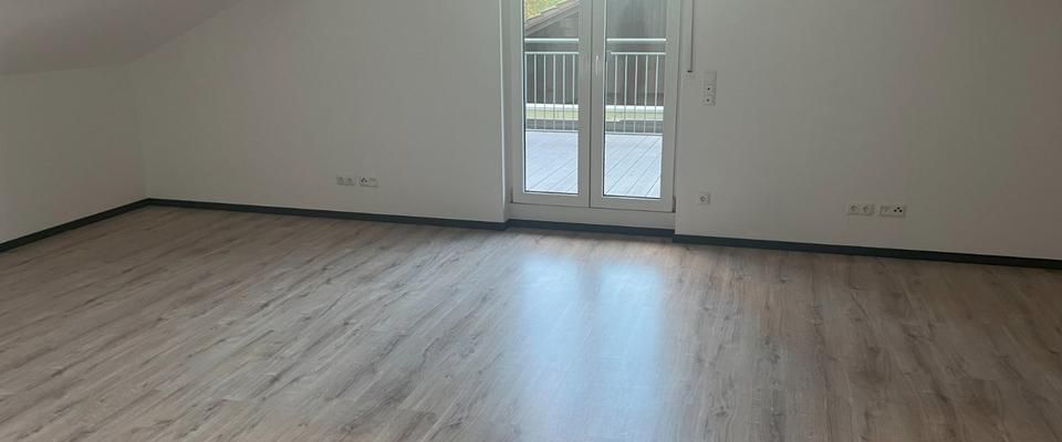 Große 2-Zimmer-Dachgeschosswohnung mit Dachterrasse - Photo 1