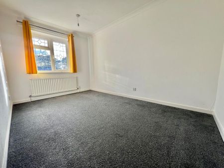 3 bedroom end of terrace house to rent - Photo 4