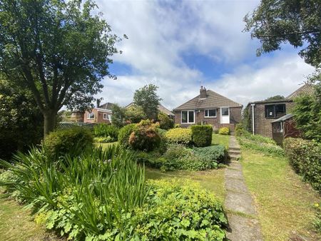 3 bedroom detached bungalow to rent - Photo 2