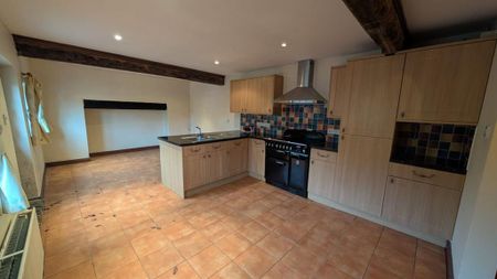 4 bedroom detached house to rent - Photo 5