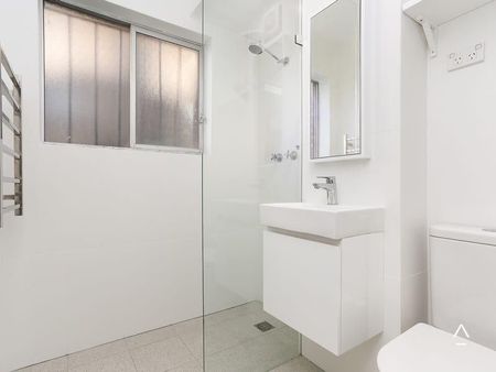 Renovated one bedroom apartment - Photo 3