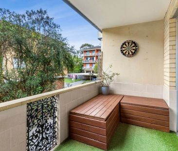 Modern One Bedroom Apartment - Photo 3