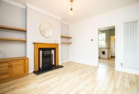 2 bedroom end of terrace house to rent - Photo 1