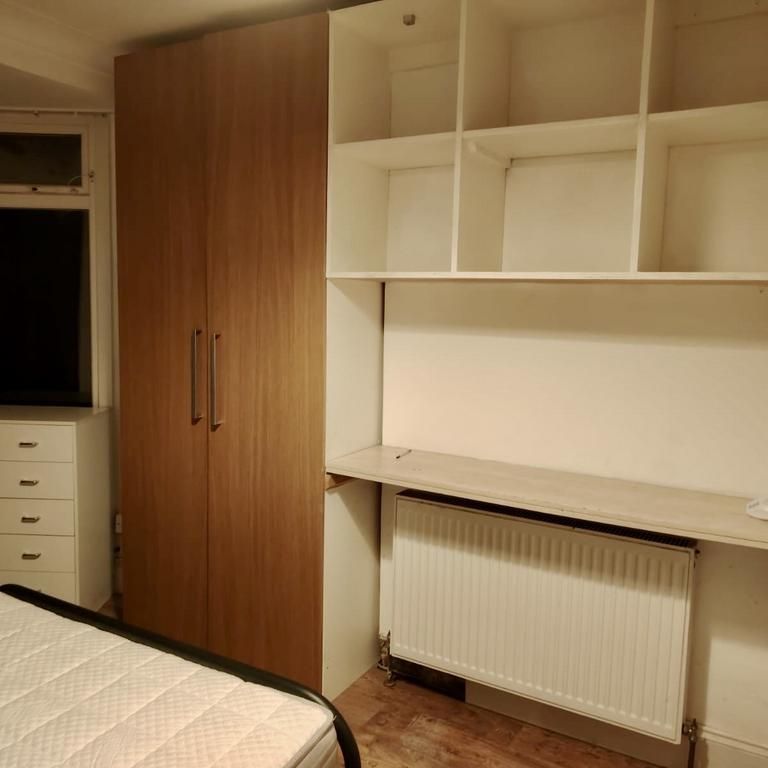 1 bedroom in a house share to rent - Photo 1